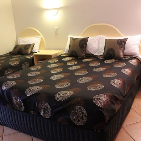 Rocky Gardens Motor Inn Рокгемптон Номер фото