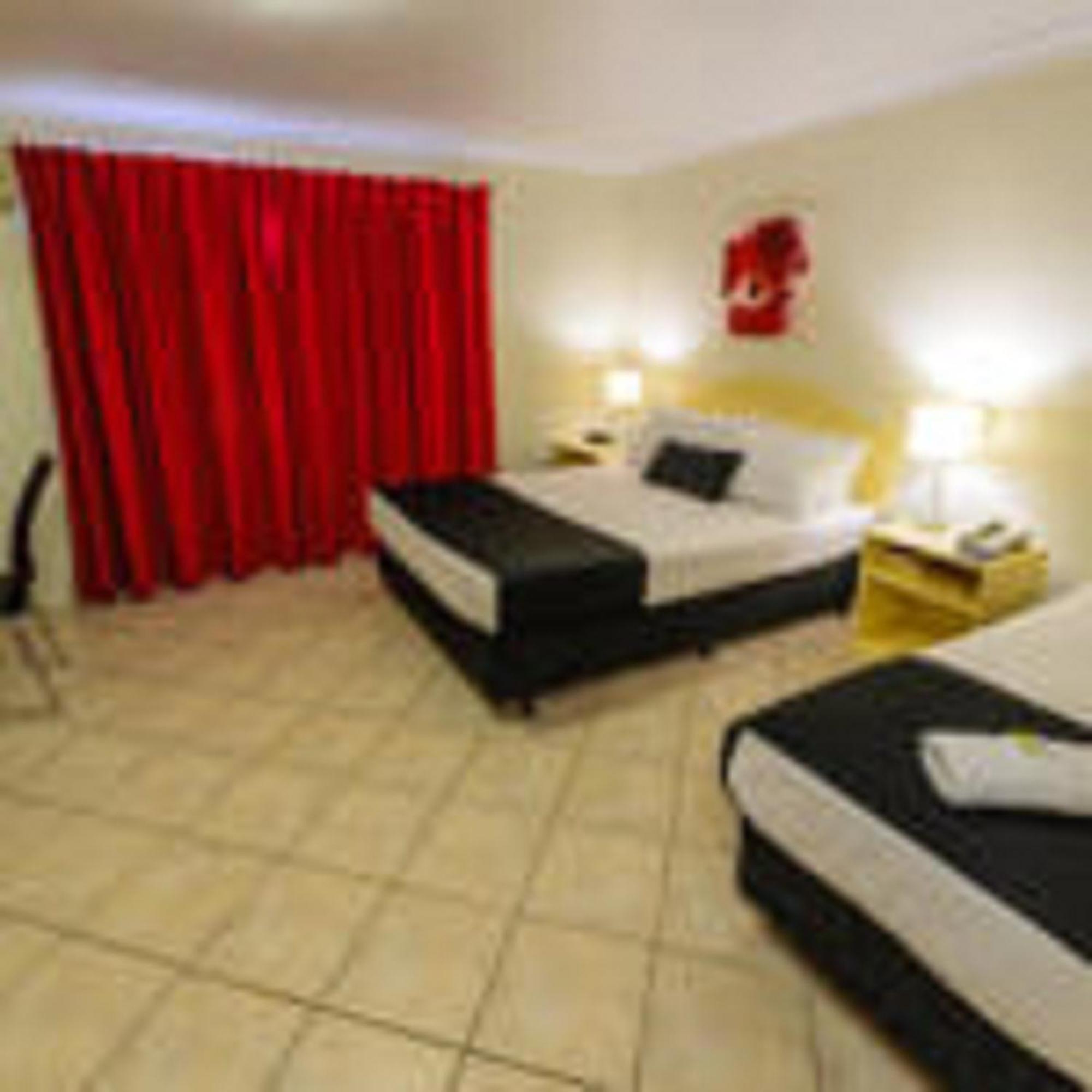Rocky Gardens Motor Inn Рокгемптон Номер фото