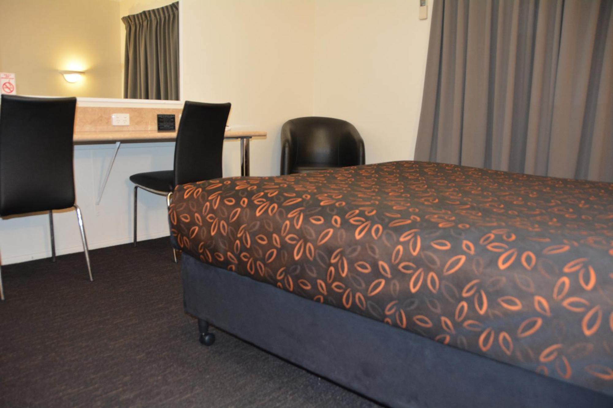 Rocky Gardens Motor Inn Рокгемптон Номер фото